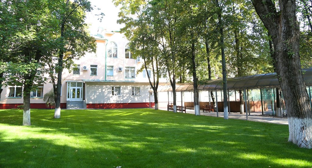 Ломоносовская школа, Москва — здание школы